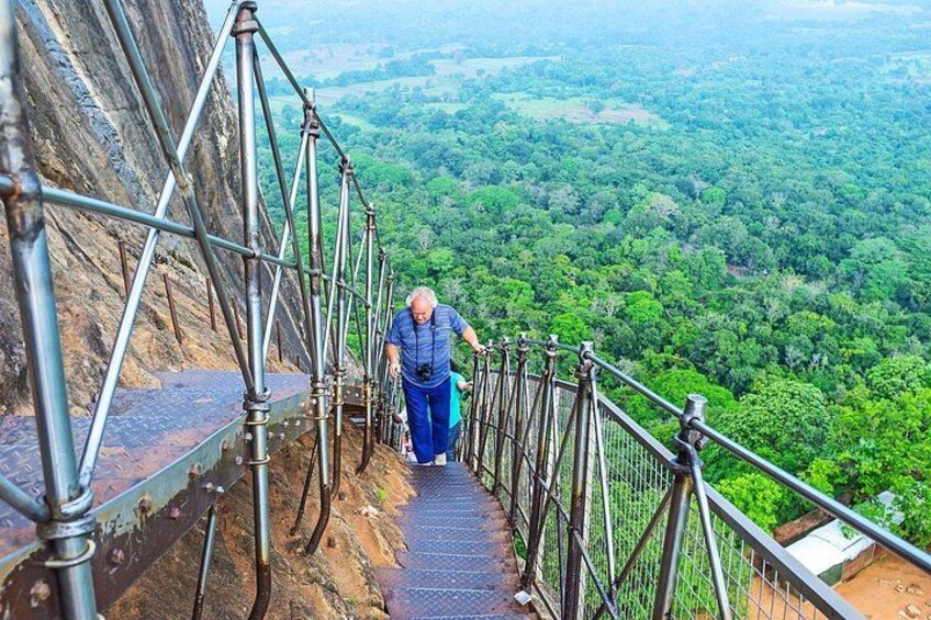 Sigiriya and Dambulla Tour (All Inclusive) 2