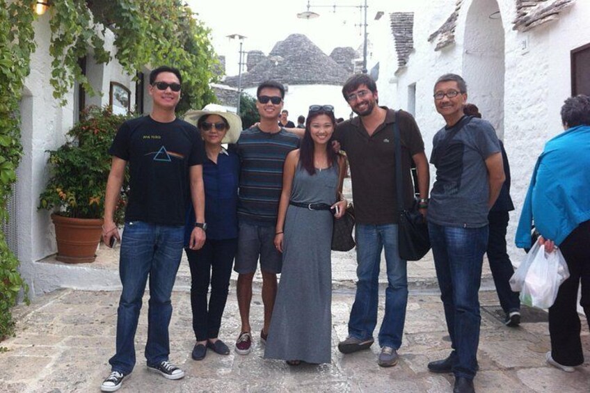 ALBEROBELLO - walking around with travelers 5