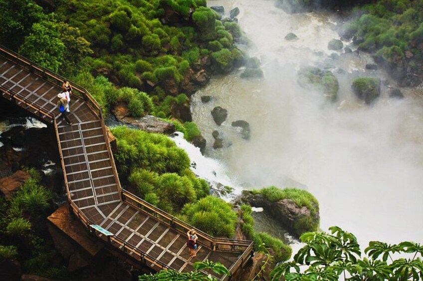 Iguazu falls walkways 2