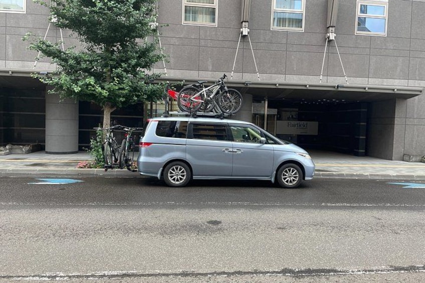 Pickup car infront of hotel 2