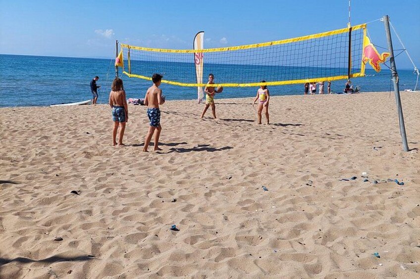 Kids playing volley 1