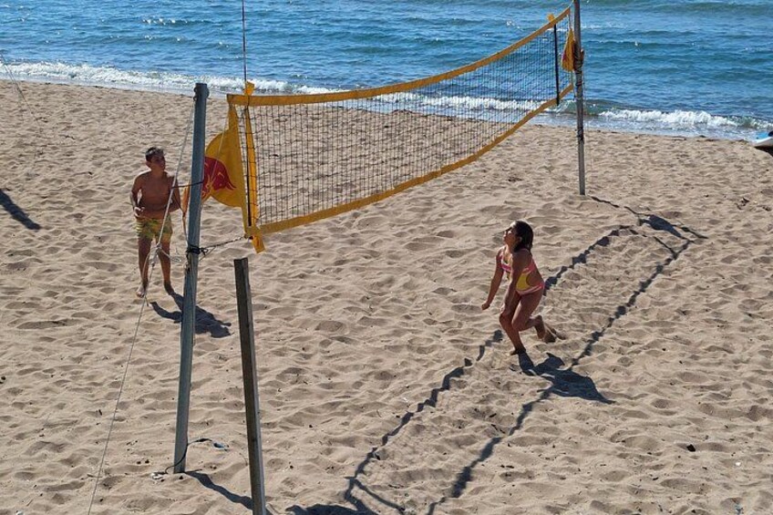 Beach volley are 4