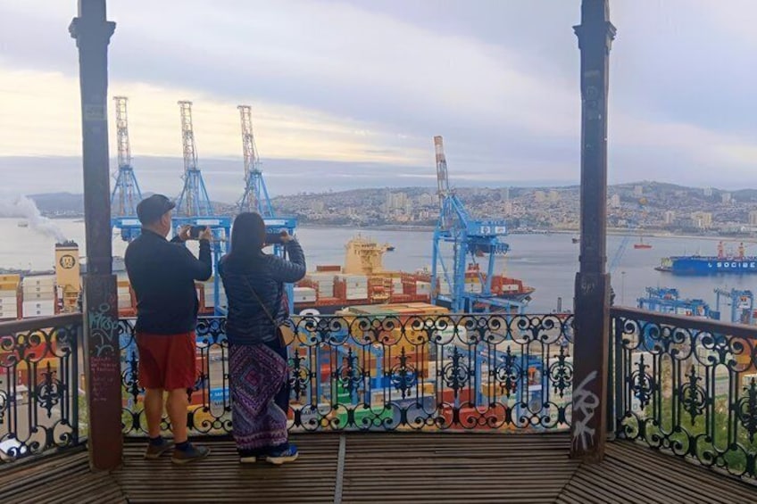 Santiago to Cruise Port via Valparaíso, Viña & Casablanca (Max 4) 1