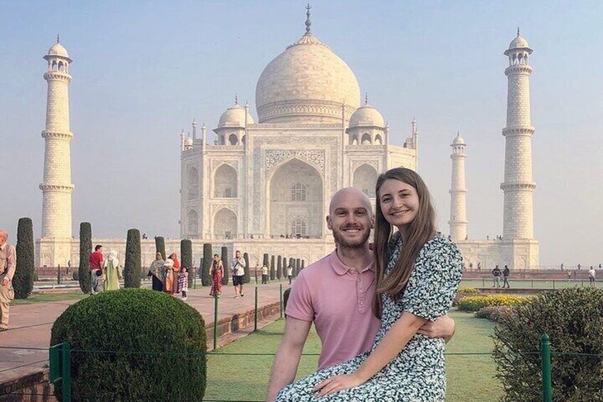From Mumbai: Overnight Taj Mahal Tour with Flight & Hotel 1