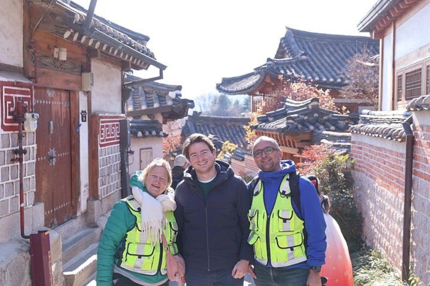 Seoul Like a Local: E-Bike Tour with Hidden Gems & Korean Food 2