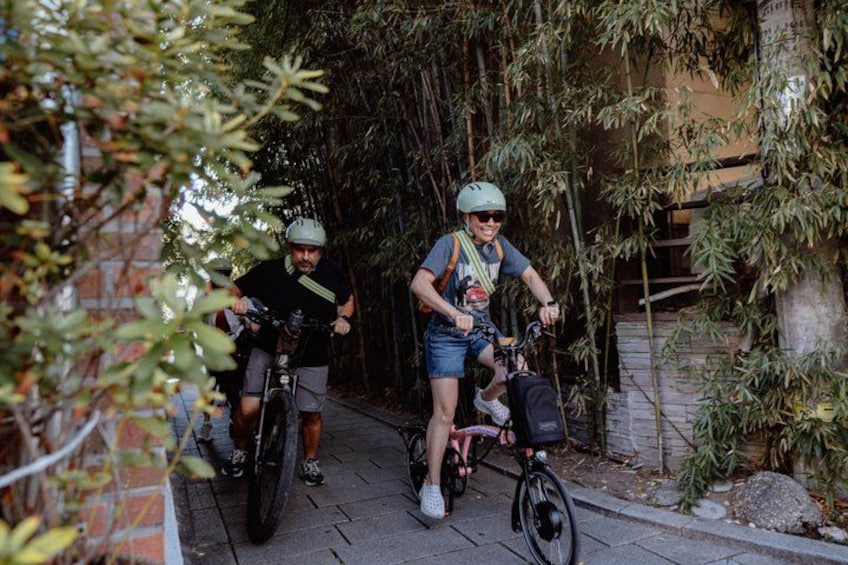 Seoul Like a Local: E-Bike Tour with Hidden Gems & Korean Food 2