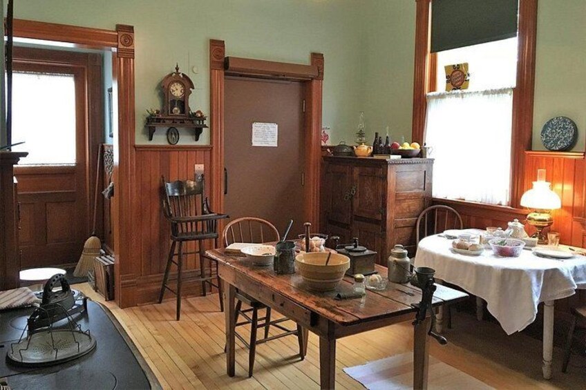 Skip the Line: Public Tour-Adult Admission Ticket (50 mins) 4