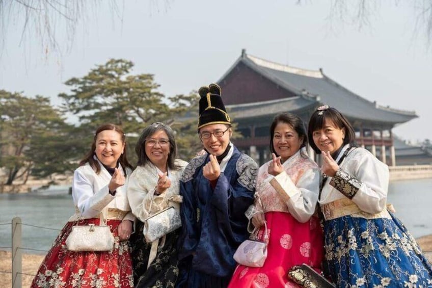 Flexible Private Van Tour in Seoul by Experts 4