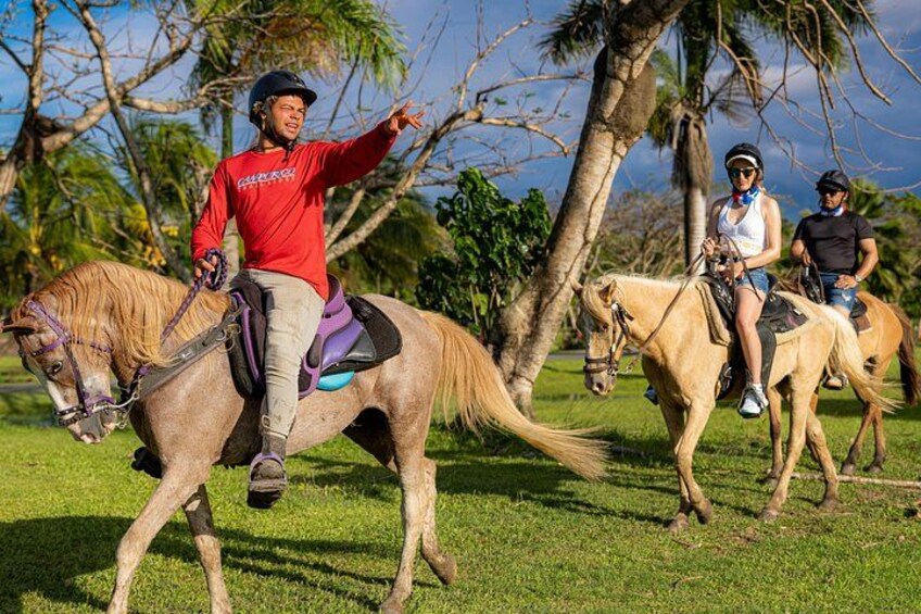 Ride with confidence knowing our guides are there to keep you safe, informed, and fully immersed in the experience 2