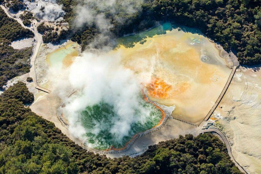 Wai-O-Tapu Thermal Wonderland 1