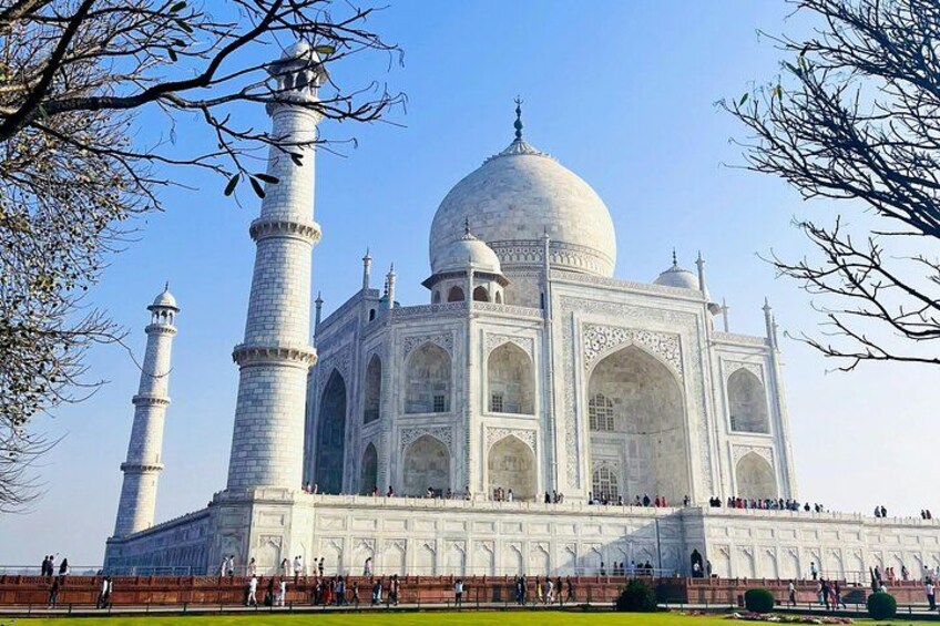 The Taj Mahal with its four minarets and large central dome. 2