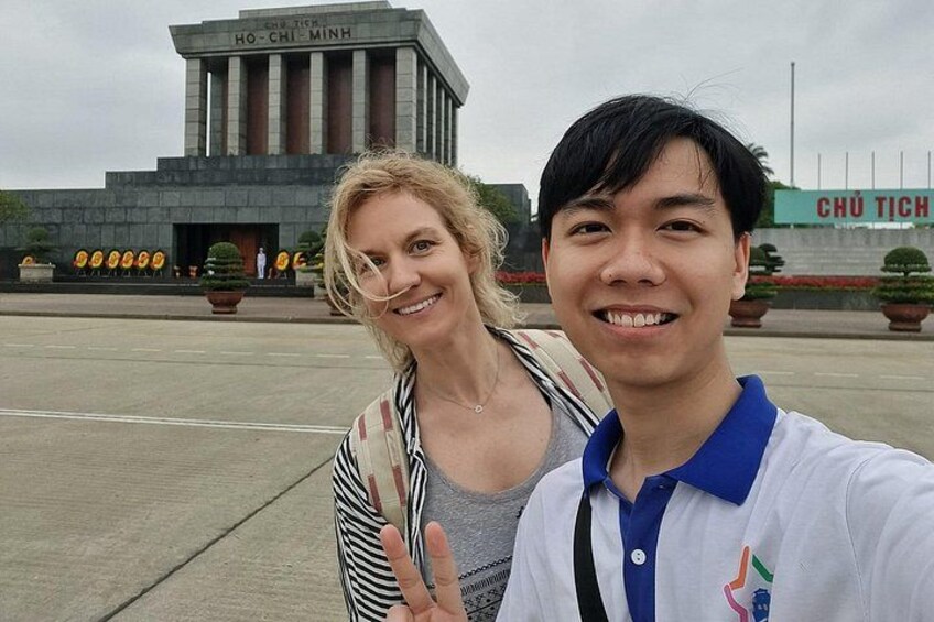 Stop by:
Ho Chi Minh Mausoleum 2