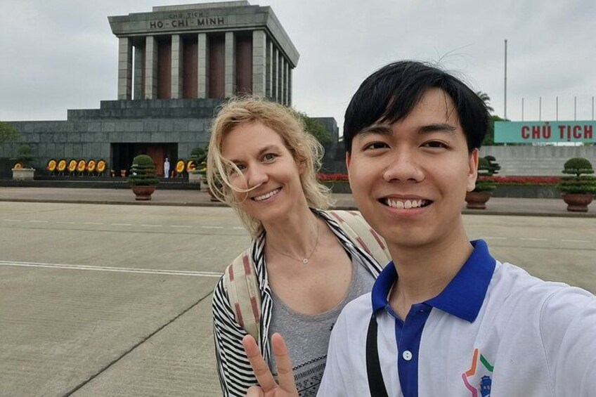 Stop by:
Ho Chi Minh Mausoleum 2