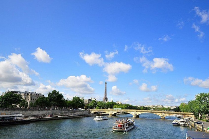 Seine River Cruise & French Crepe Tasting by the Eiffel Tower 3
