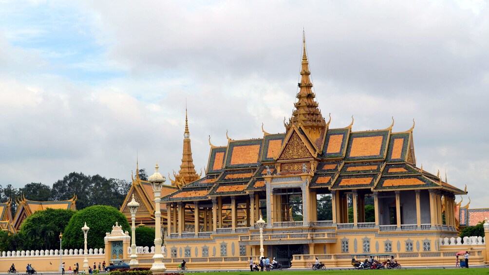 Day view of the Royal Palace in Phnom Penh  1