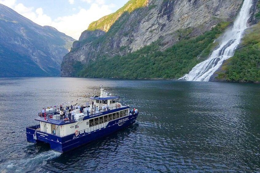 MS Geirangerfjord infront The suitor waterfall @ Geirangerfjord 3