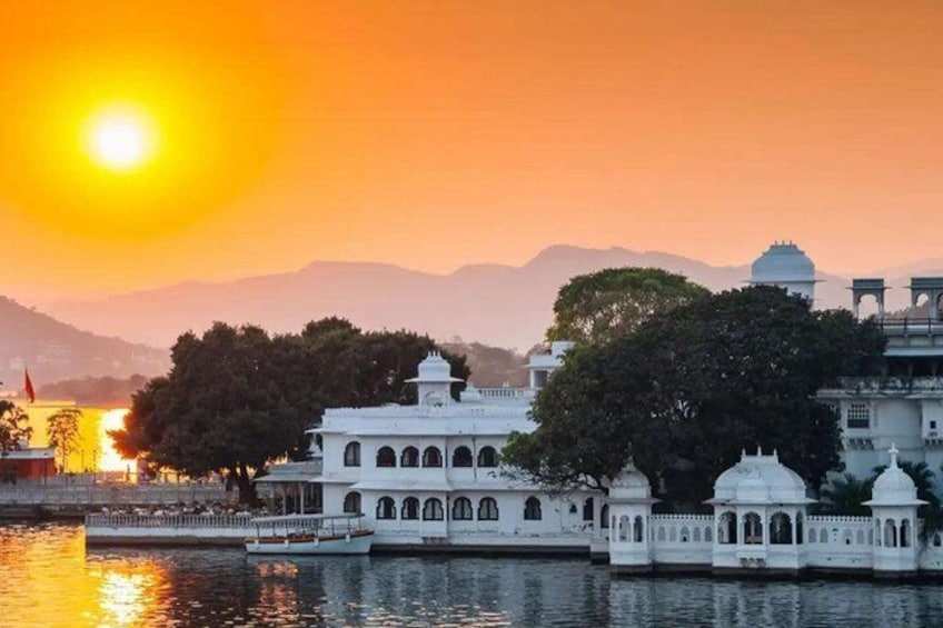 Udaipur Private City Tour with Local Guide and Tuk-Tuk 5