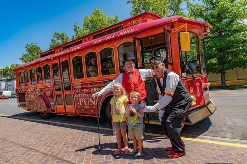 The City Sights Trolley brings you Salt Lake’s greatest “Sightseeing Show!”—join our theatrical tour guides for laughs, entertainment, and incredible photo ops at every stop. 2