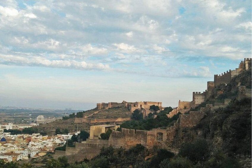 Breathtaking view over the city of Sagunto and it's magnificent castle. 2