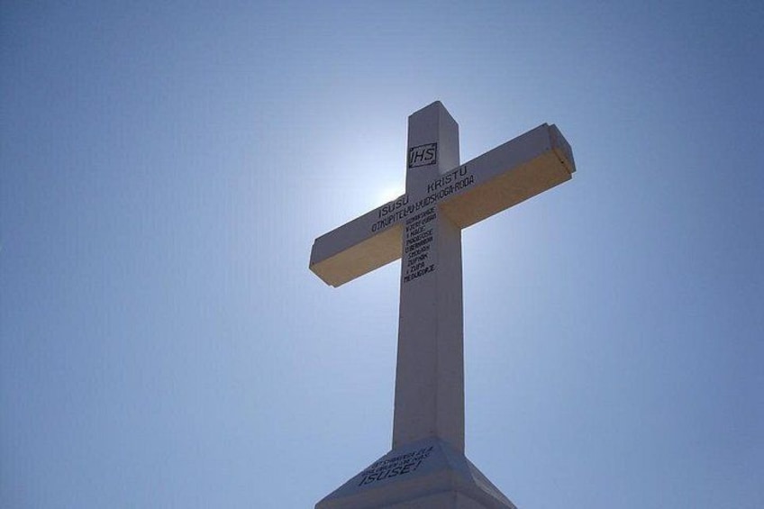 A cross with inscriptions against a clear sky. 5