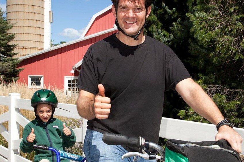 Three thumbs up for our Family Friendly Chicago Food & Bike Tour! Ride a Bicycle, taste Chicago Classic Dishes, and enjoy one of the top Kid-Friendly Things to do in Chicago. 4
