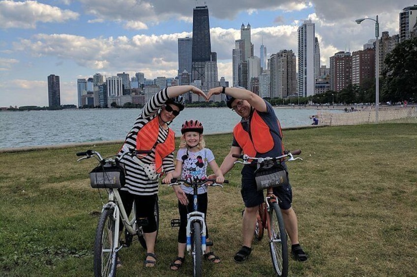 Say “I heart Chicago” on our Family Friendly Chicago Food & Bike Tour. Ride a Bicycle, taste Chicago Classic Dishes, and enjoy the best Kid-Friendly Things to do in Chicago. 3