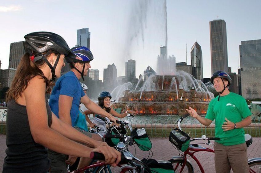Local guides share fun stories on our Family Friendly Chicago Food & Bike Tour. Ride a Bicycle, learn together, and enjoy one of the best Kid-Friendly Things to do in Chicago. 4