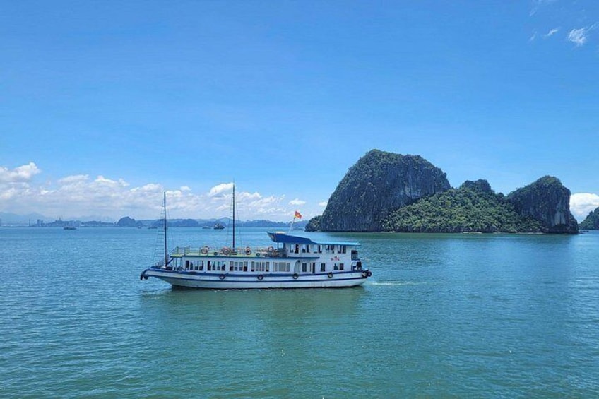 Shore Excursion: Amazing Day Cruise at Ha Long Bay 5