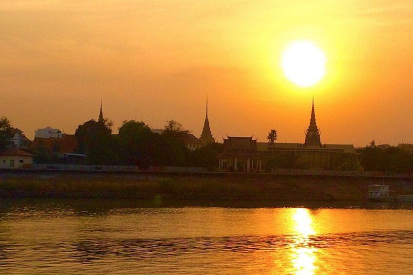 Sunset Cruise with unlimited beer & soft drinks -English speaking guide on board 4