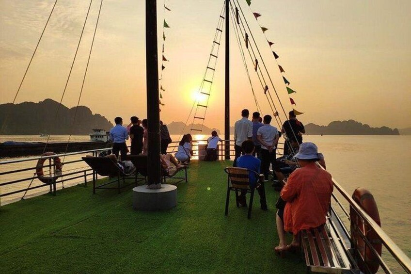Enjoy the sunset of Halong Bay 1