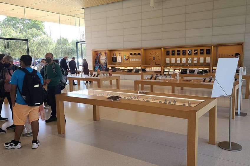 Apple Visitor's Center 4
