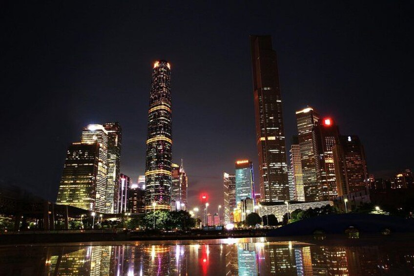Guangzhou Night Walking and Food Tour: Led by Local Cantonese 3