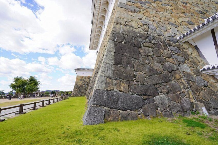 Himeji Castle Easy Bike Tour: Samurai History, Garden & Matcha 2