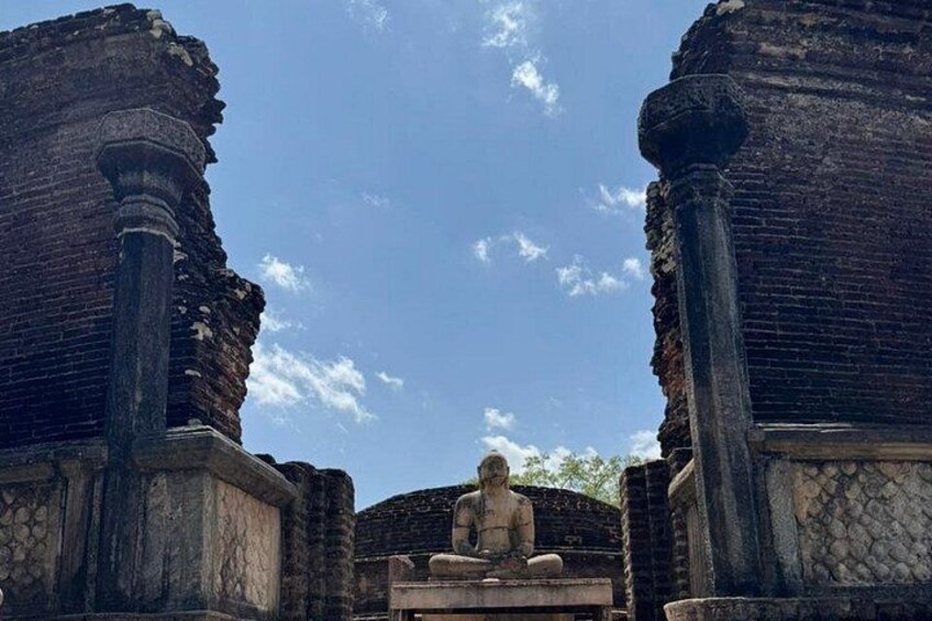 Polonnaruwa Day Tour with Lunch by Mahaweli 1