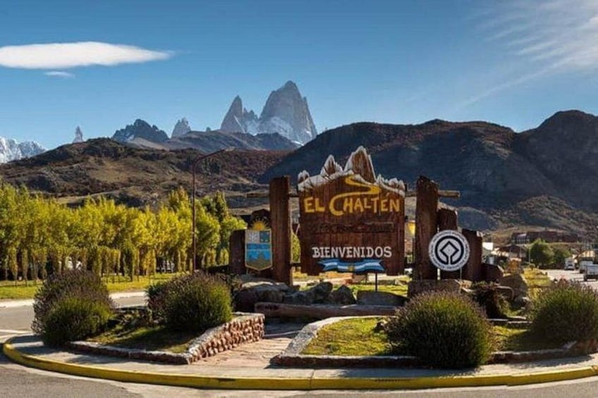 Welcome sign - El Chaltén 4