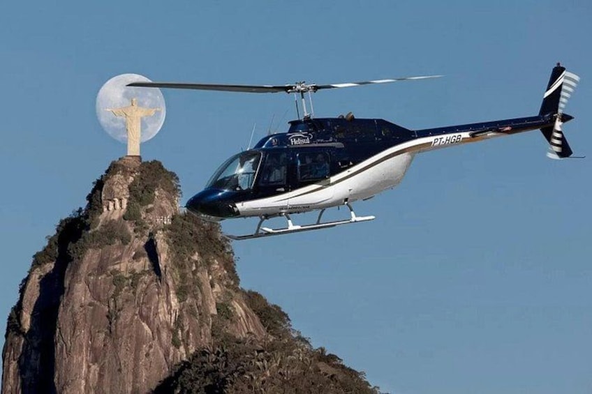 Private 30 min Helicopter Tour in Rio de Janeiro for 3 people 4