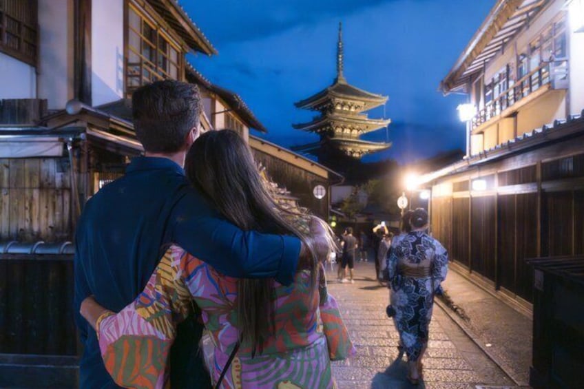 Kyoto Gion Night Walk: Geisha District and Hidden Streets tour 1