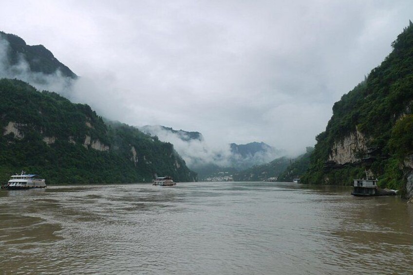 Yangtze River Cruise from Yichang to Chongqing Upstream in 5 Days 4 Nights 3