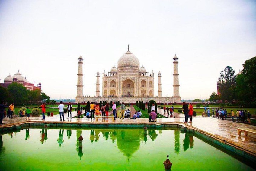 Taj Mahal med et spejlbassin foran 5