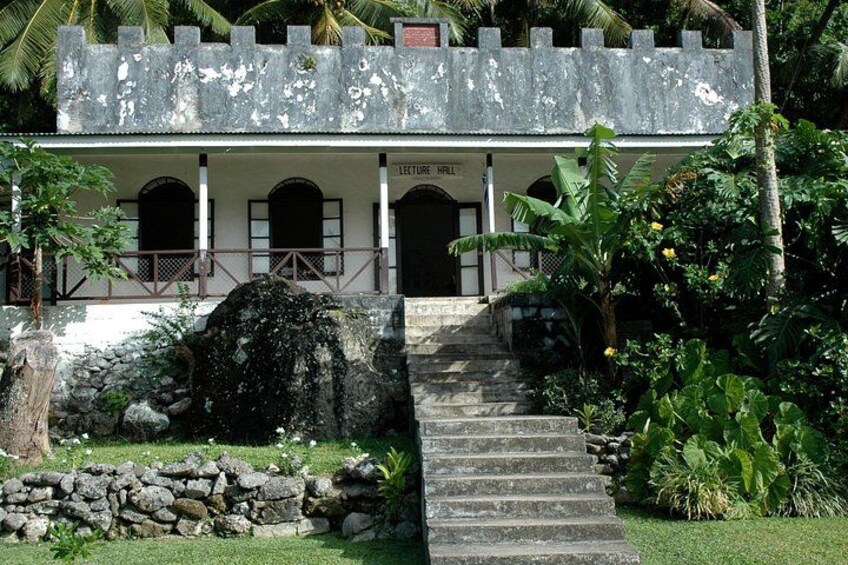 Get to know charming historical buildings around Avarua downtown 2