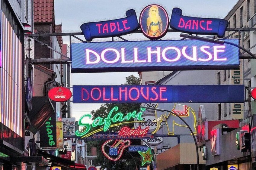 English Reeperbahn Tour - St. Pauli Nightwalk (min.2) 3