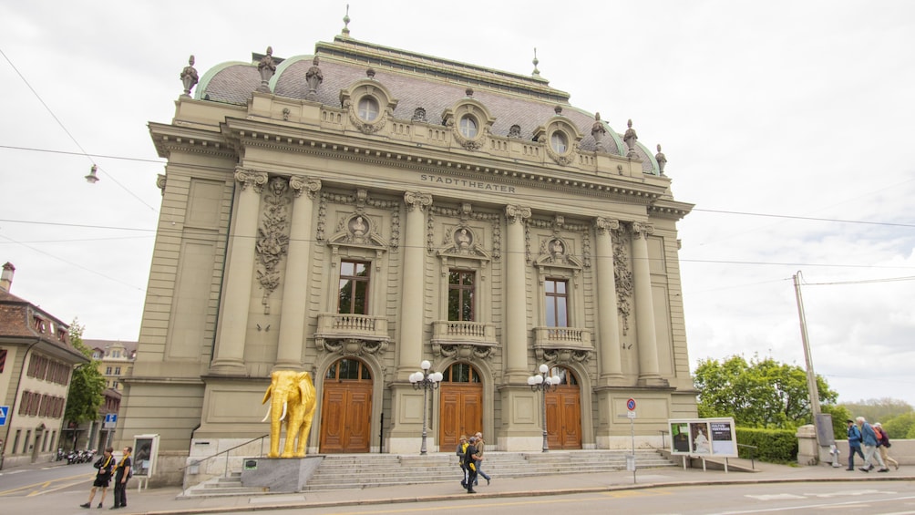 Architectural Walk of Bern with a Local 5
