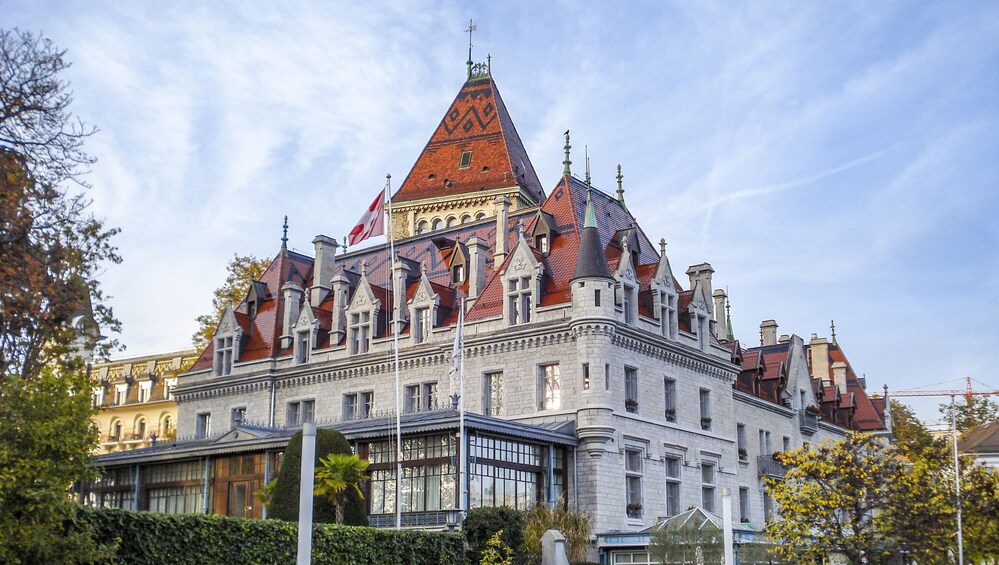 1 Hour Private Walk of Lausanne with a Local 5