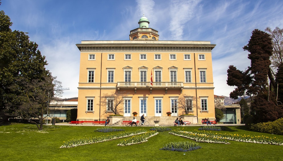 1 Hour Private Walk of Lugano with a Local 2