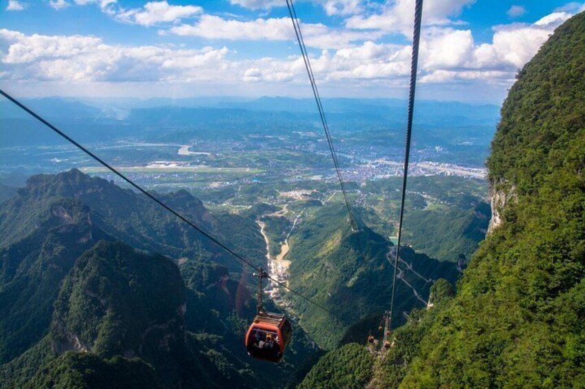 Cable car from tiananmen mountain  3