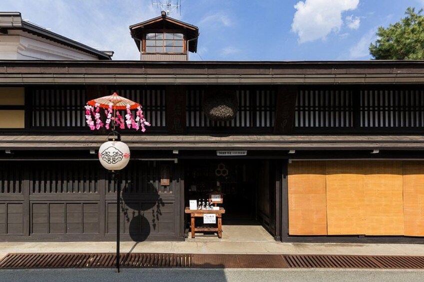 Takayama: Edo-Period Old Town Walking Tour(45 Minutes) 2