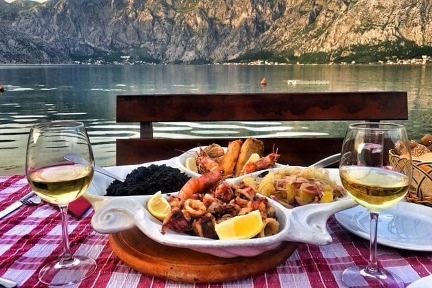 Hourly boat rental Montenegro 2
