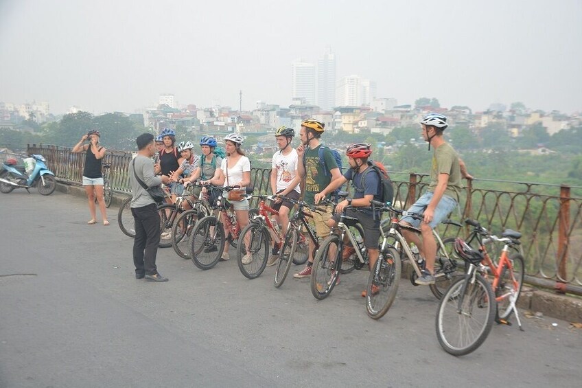 Biking to Le Mat snake village & Bat Trang pottery village