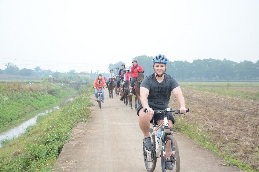 Biking to Le Mat snake village & Bat Trang pottery village