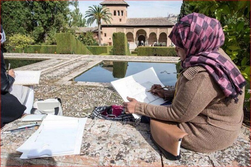 Alhambra &Charles Palace Guided Tour with Optional Nasrid Palaces 5